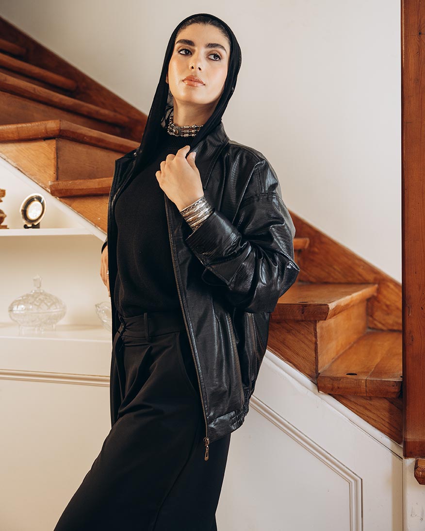 سترة جلدية نسائية