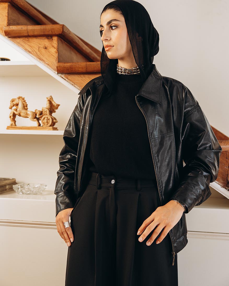 سترة جلدية نسائية