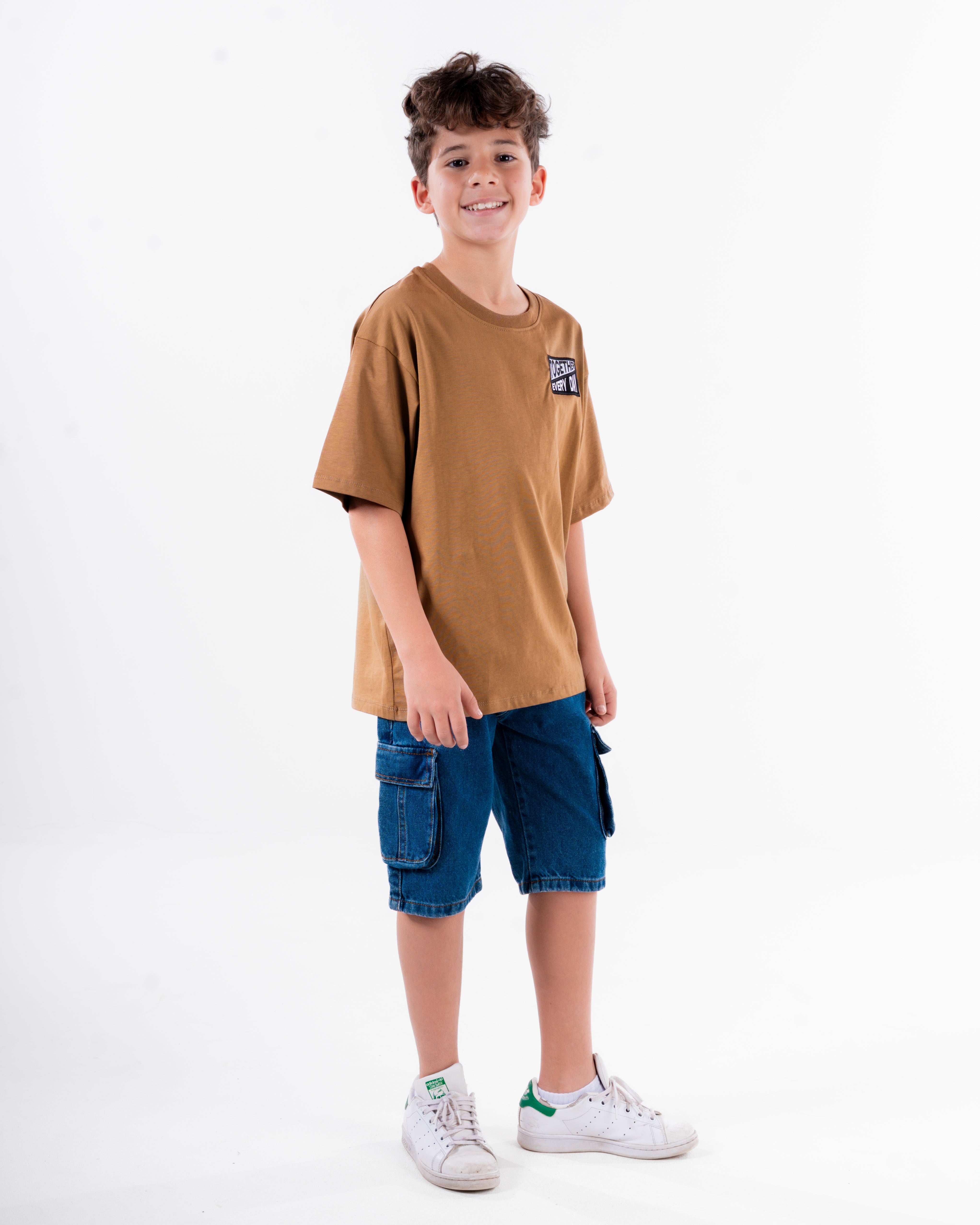 تي شيرت ولادي مطبوع بكلمة "Together"