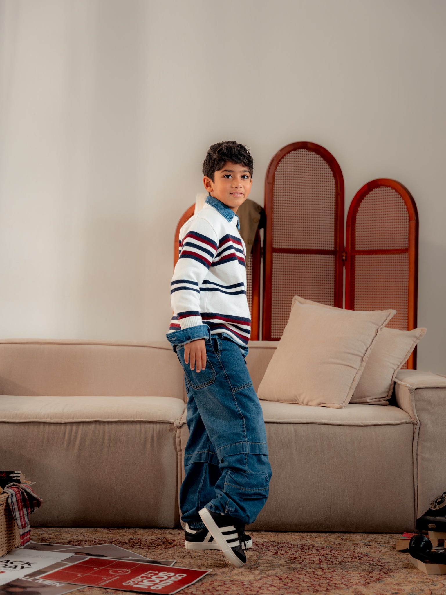 بلوفر مخطط برقبة دائرية