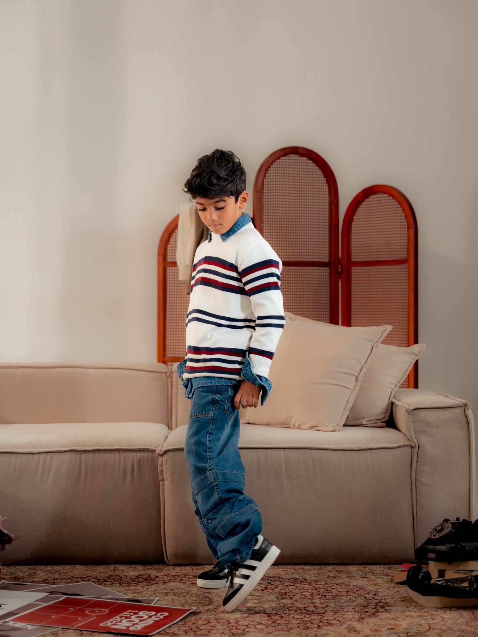 بلوفر مخطط برقبة دائرية