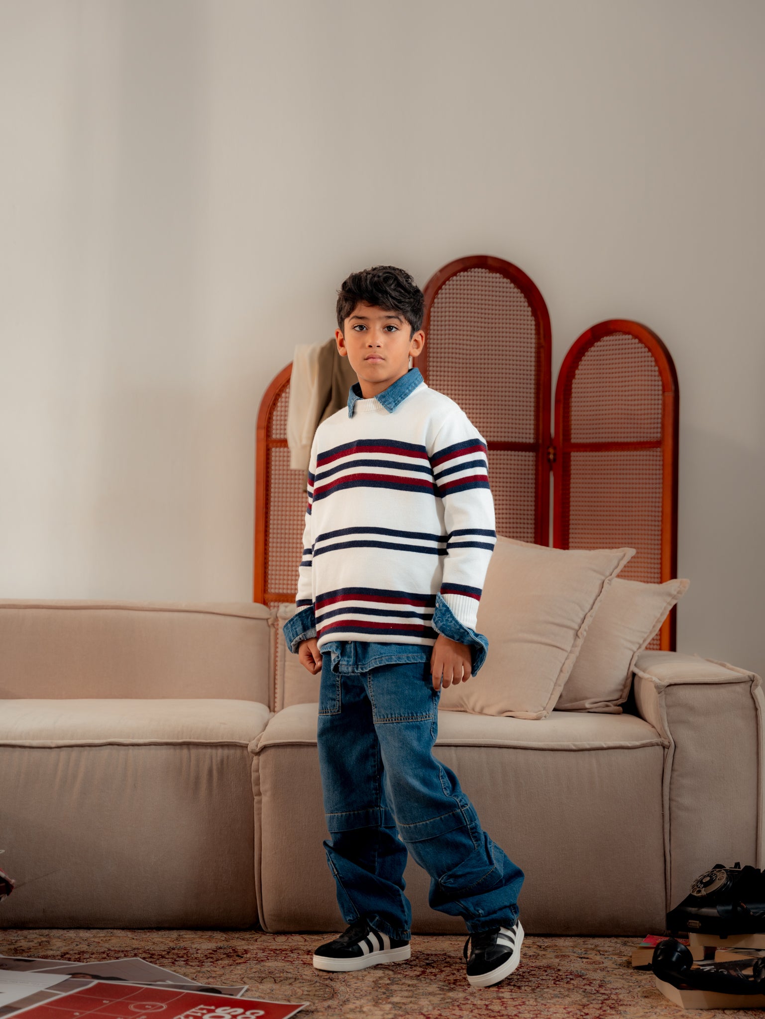 بلوفر مخطط برقبة دائرية