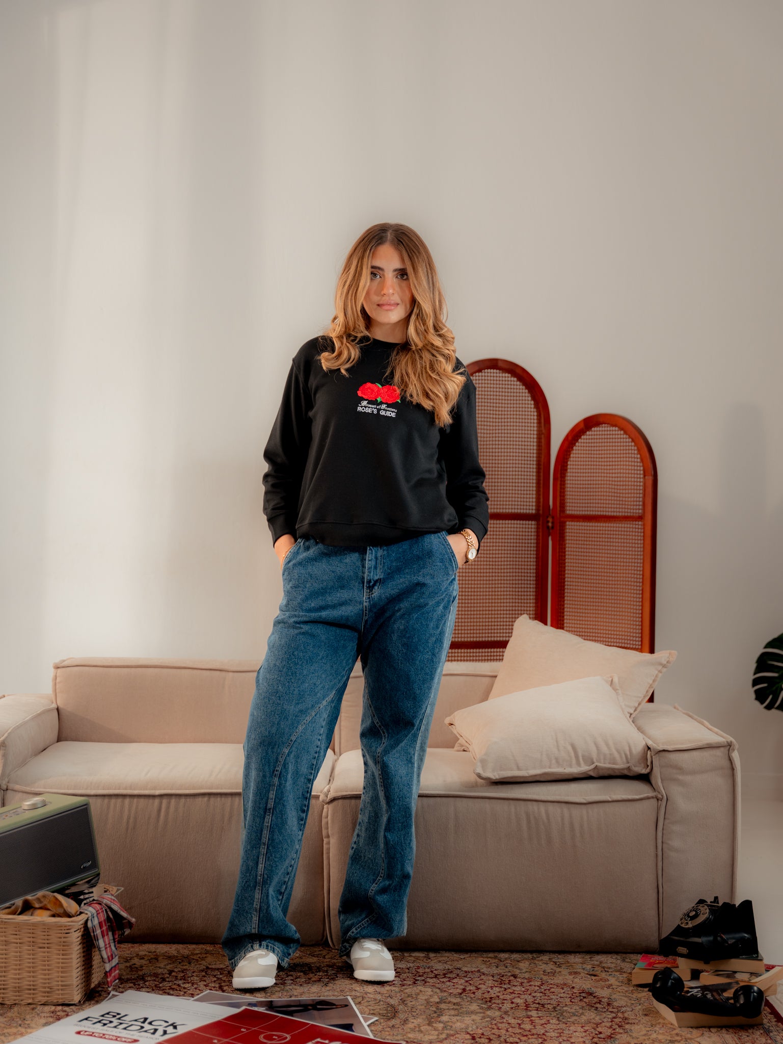 سويت شيرت رجالي برقبة مستديرة وتطريز