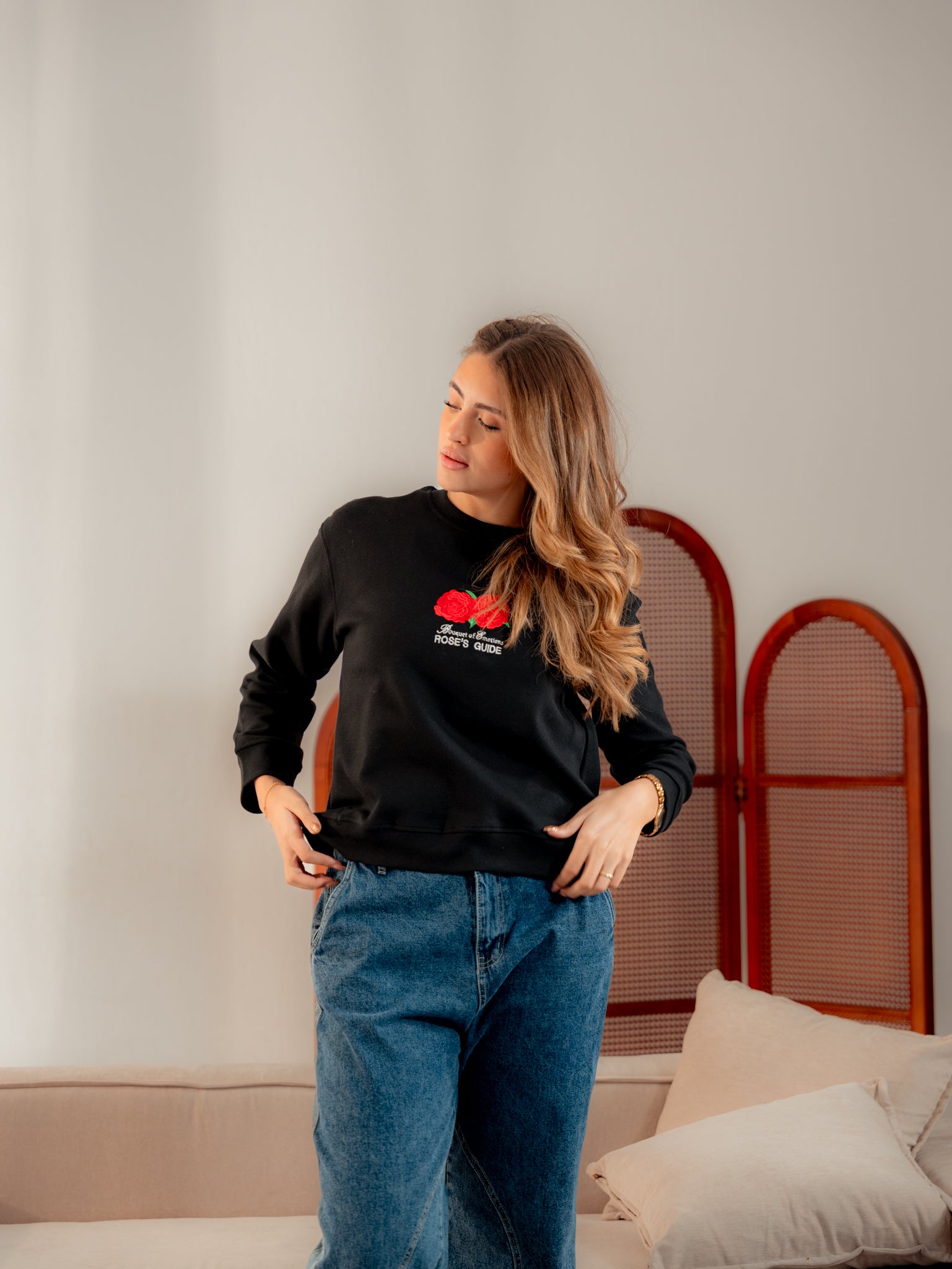 سويت شيرت رجالي برقبة مستديرة وتطريز