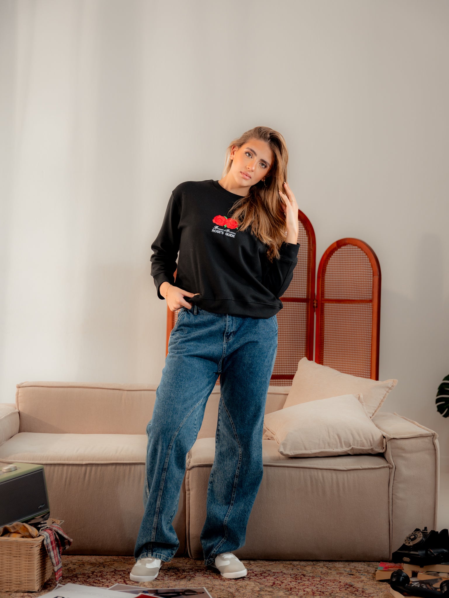 سويت شيرت رجالي برقبة مستديرة وتطريز