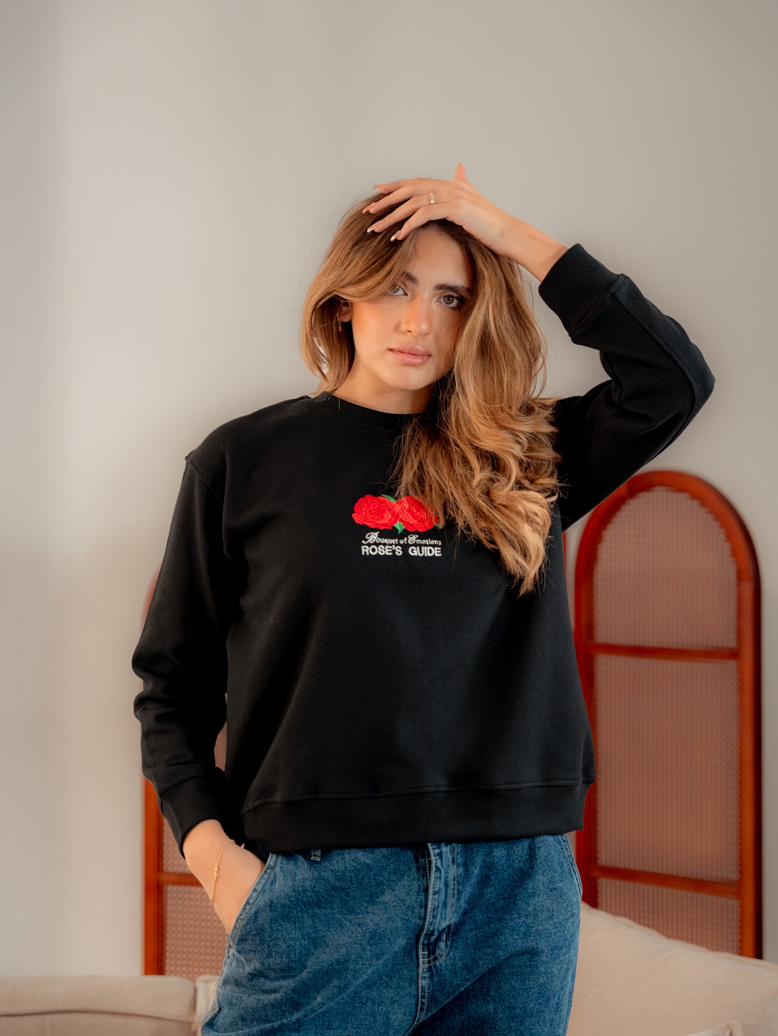 سويت شيرت رجالي برقبة مستديرة وتطريز