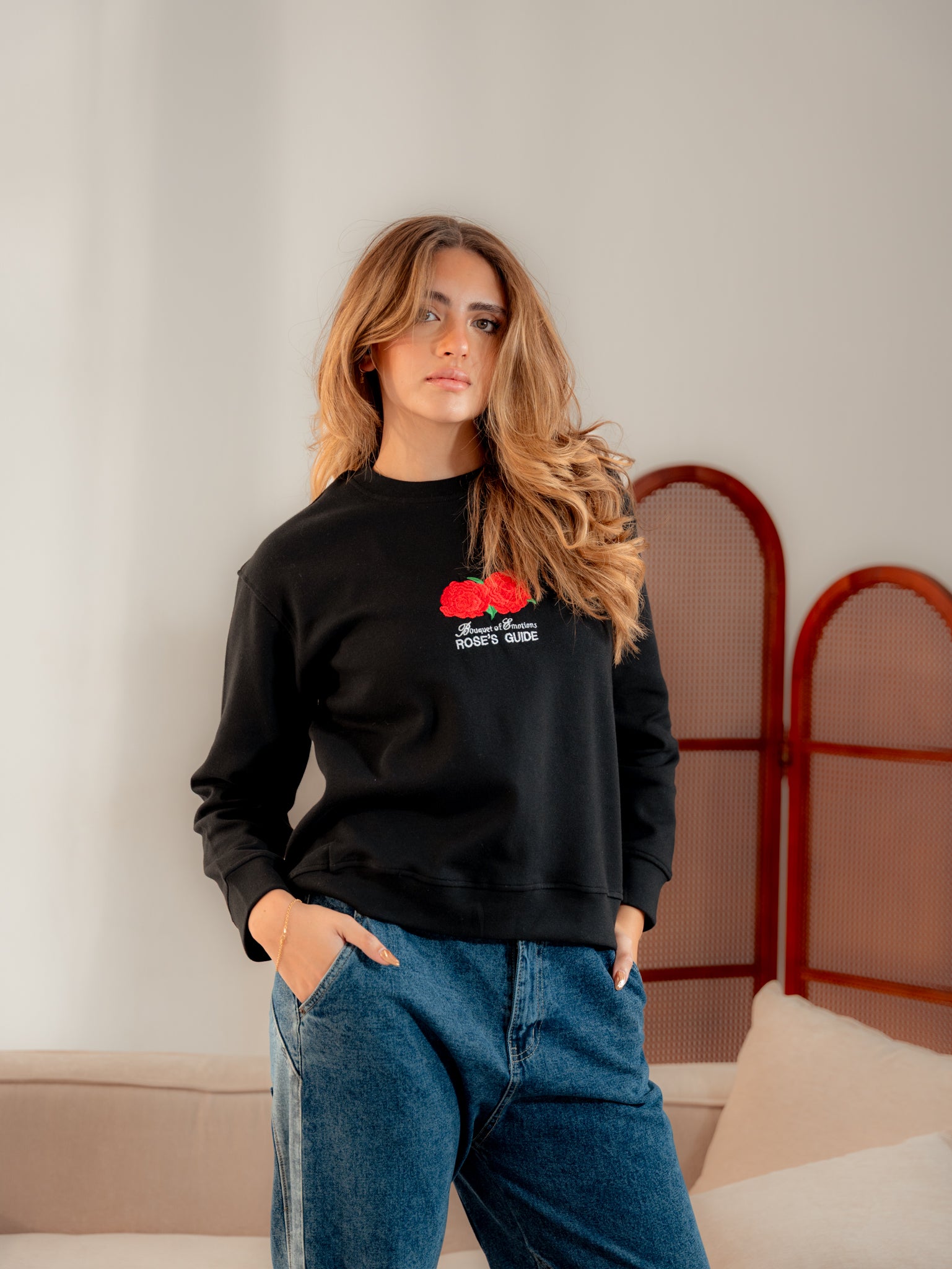 سويت شيرت رجالي برقبة مستديرة وتطريز