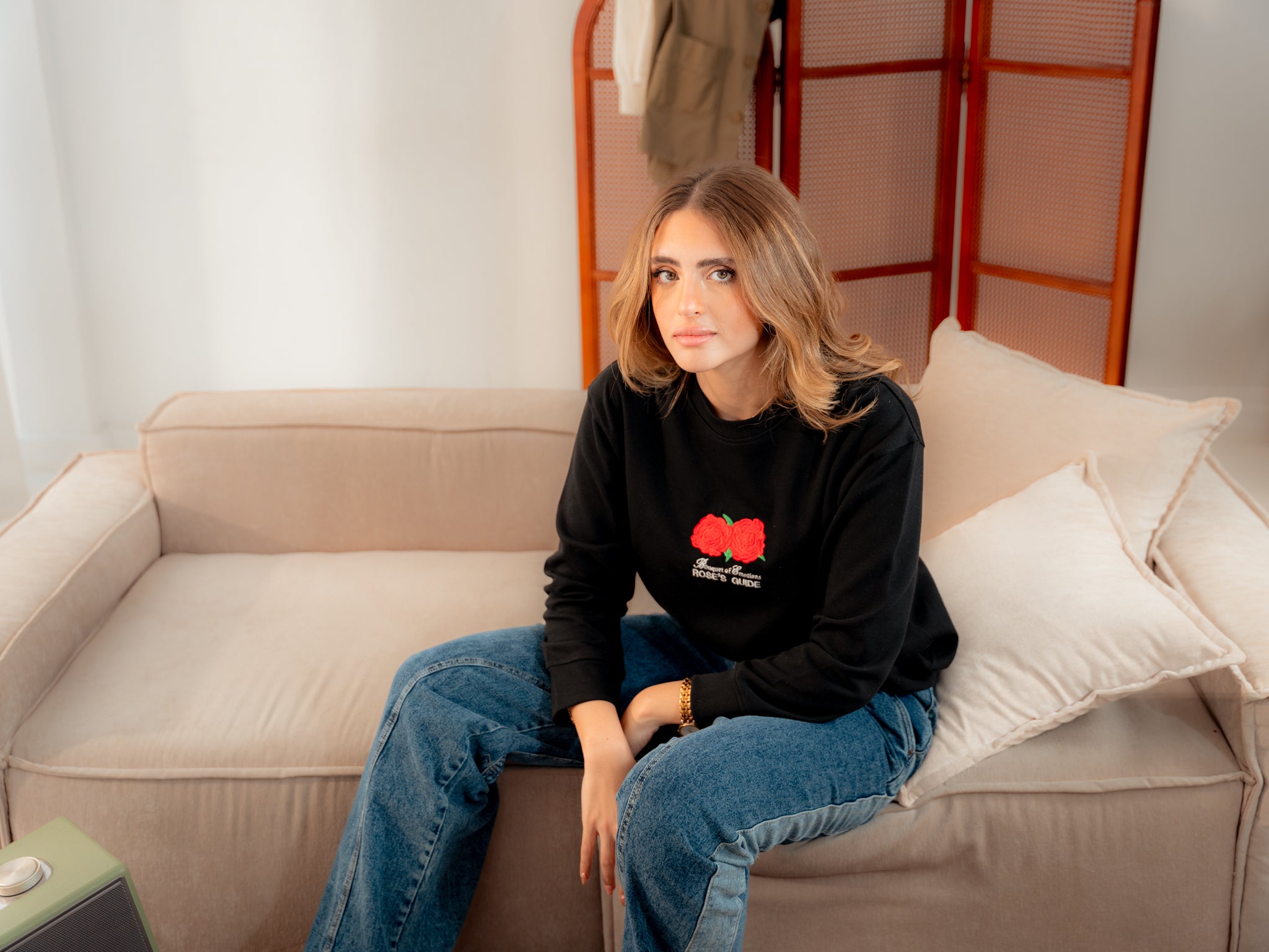 سويت شيرت رجالي برقبة مستديرة وتطريز