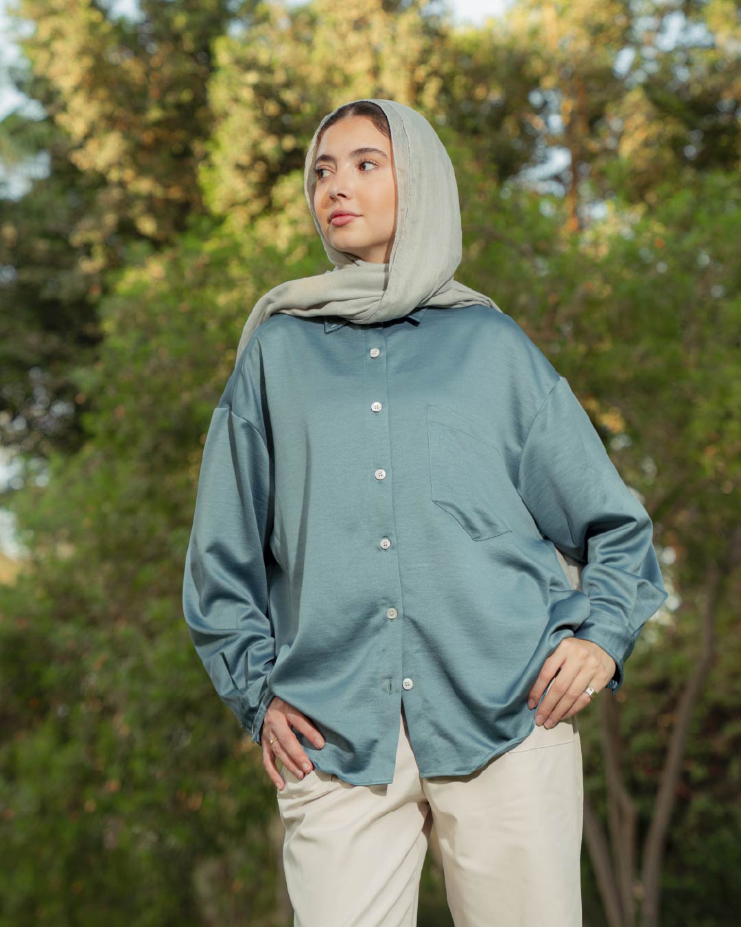 بلوزة نسائية بأكمام طويلة